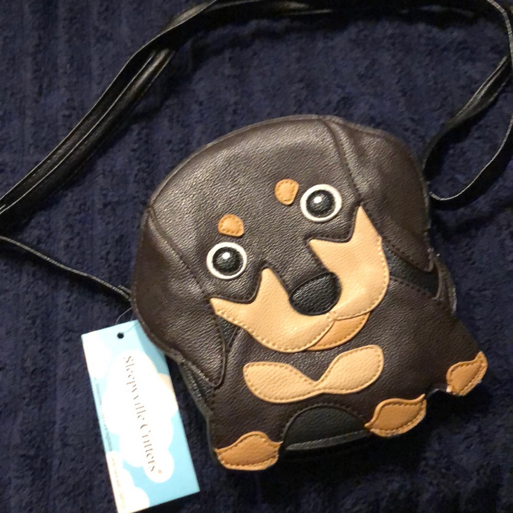 Dachshund purse with adjustable shoulder strap.
